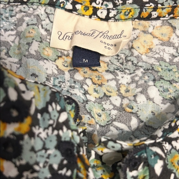 Universal threads Floral Ruffle Blouse - Picture 2 of 2